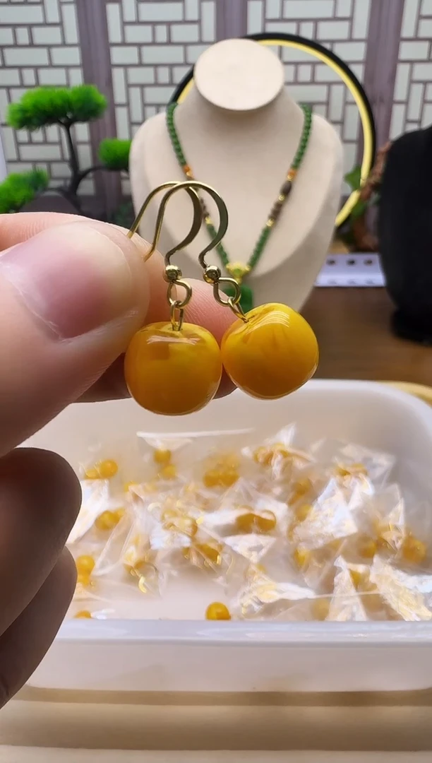 蜜蜡14K金镶嵌耳饰E01