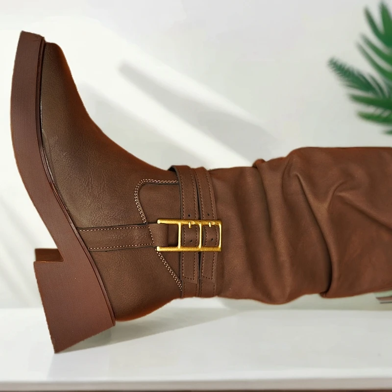 女生时尚冬季靴子