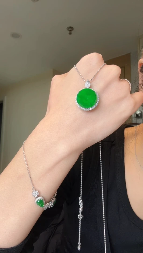 【闪购商品】翡翠吊坠(不含链)银S925镶嵌天然翡翠吊坠