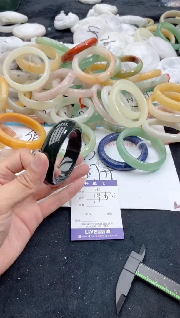 【闪购商品】石英质玉手镯未镶嵌124+59-60