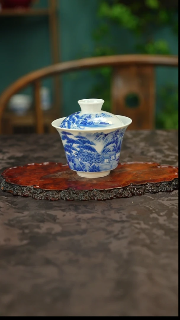 青花手绘山水二才盖碗