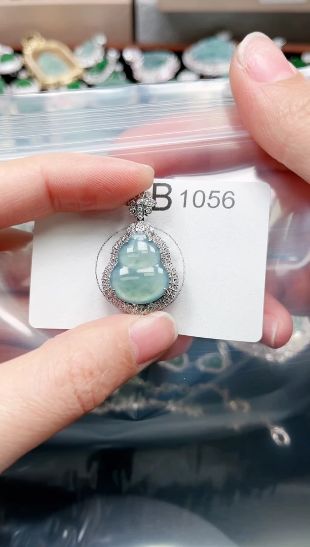 【闪购商品】翡翠颈饰未镶嵌1056赠皮绳