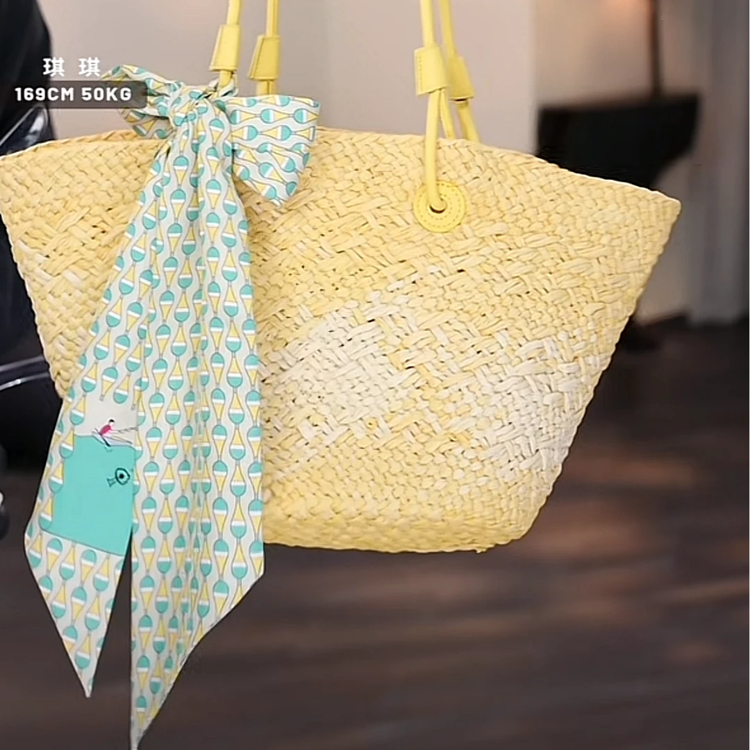 i-EAST 优雅新月~编织设计感百搭手提包包-5C PS7835