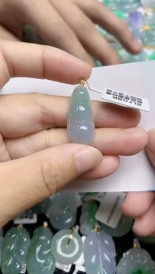 翡翠18K金镶嵌颈饰天然A货翡翠