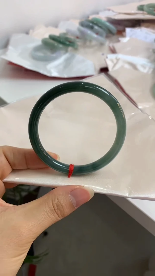 未镶嵌手镯翡翠58.5圆条冰油绿