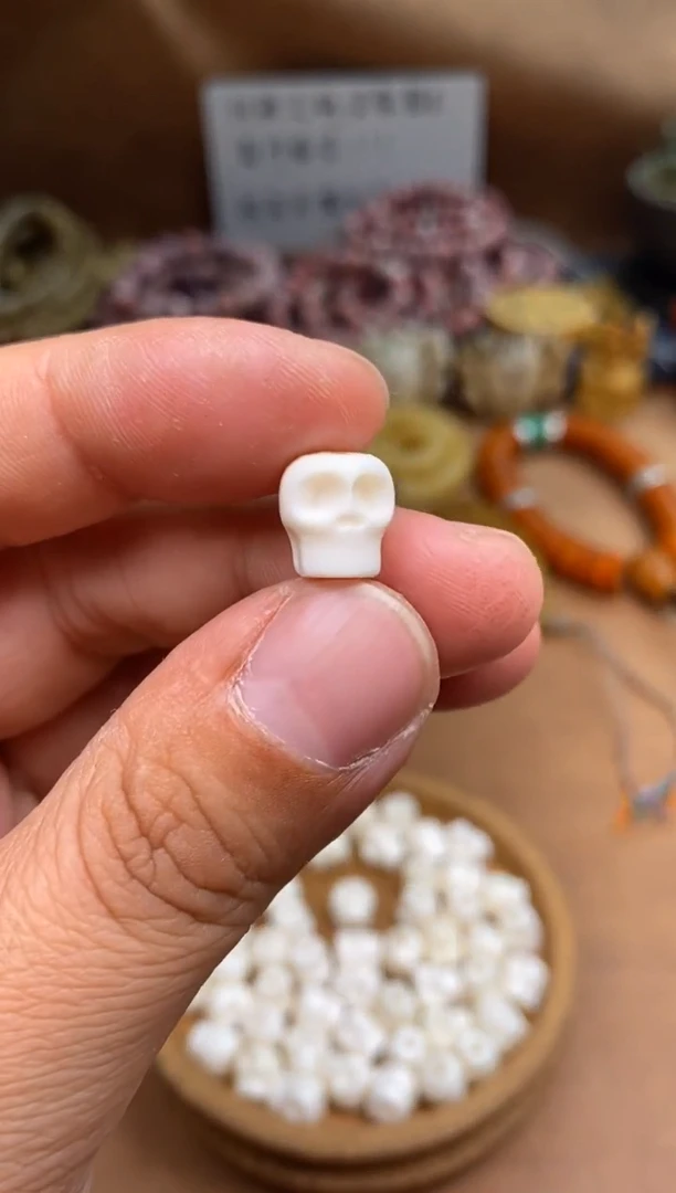 其他牛骨杂件548-无牙4个-有棕裂