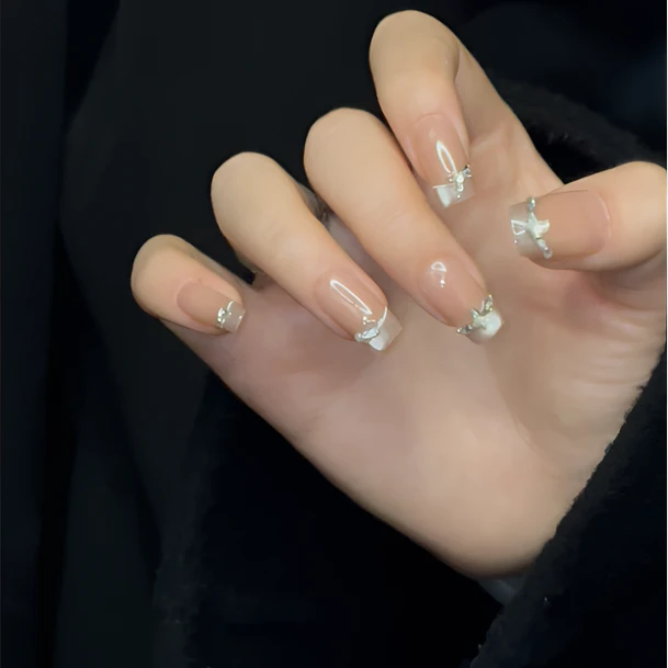 纯欲显白穿戴甲短款法式蝴蝶结波点纯欲显白高级感穿戴甲贴片