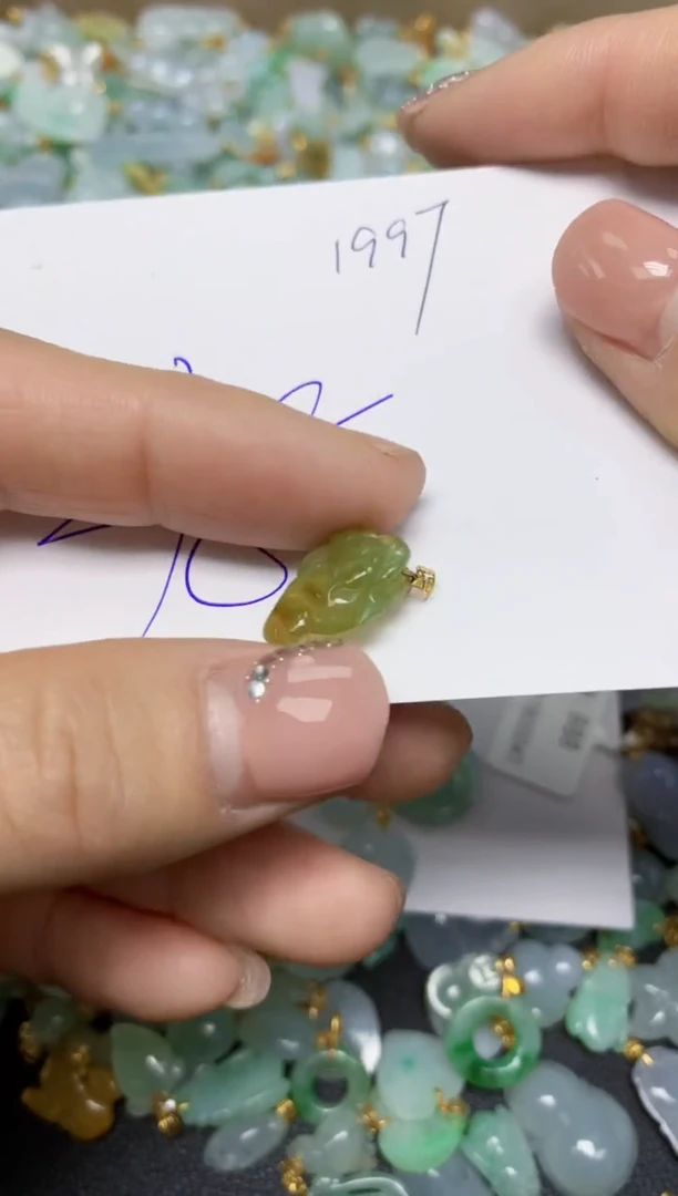 【闪购商品】翡翠挂件18K金镶嵌 天然翡翠A货
