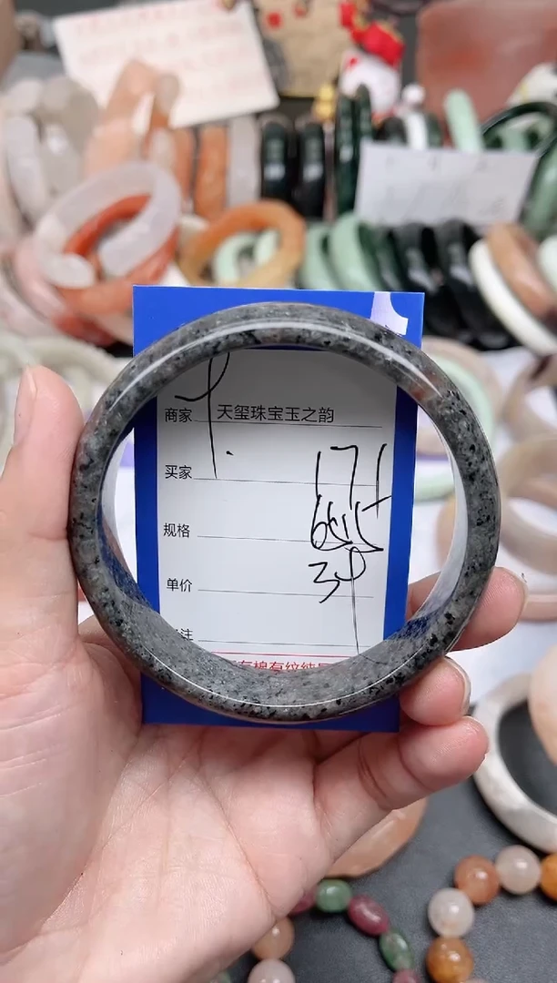 未镶嵌手镯石英质玉171