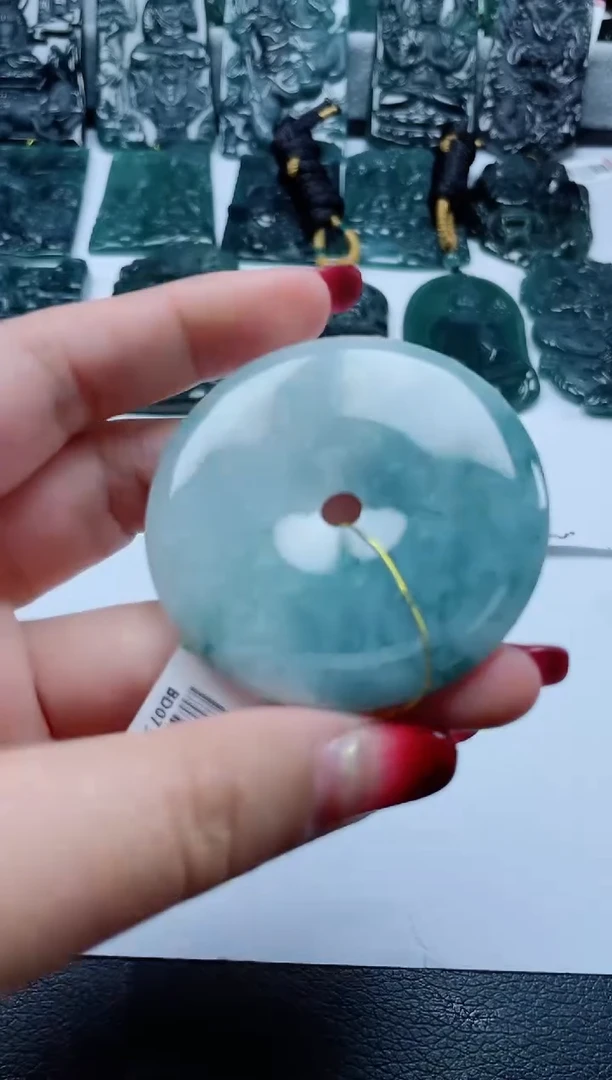 【闪购商品】翡翠颈饰未镶嵌          