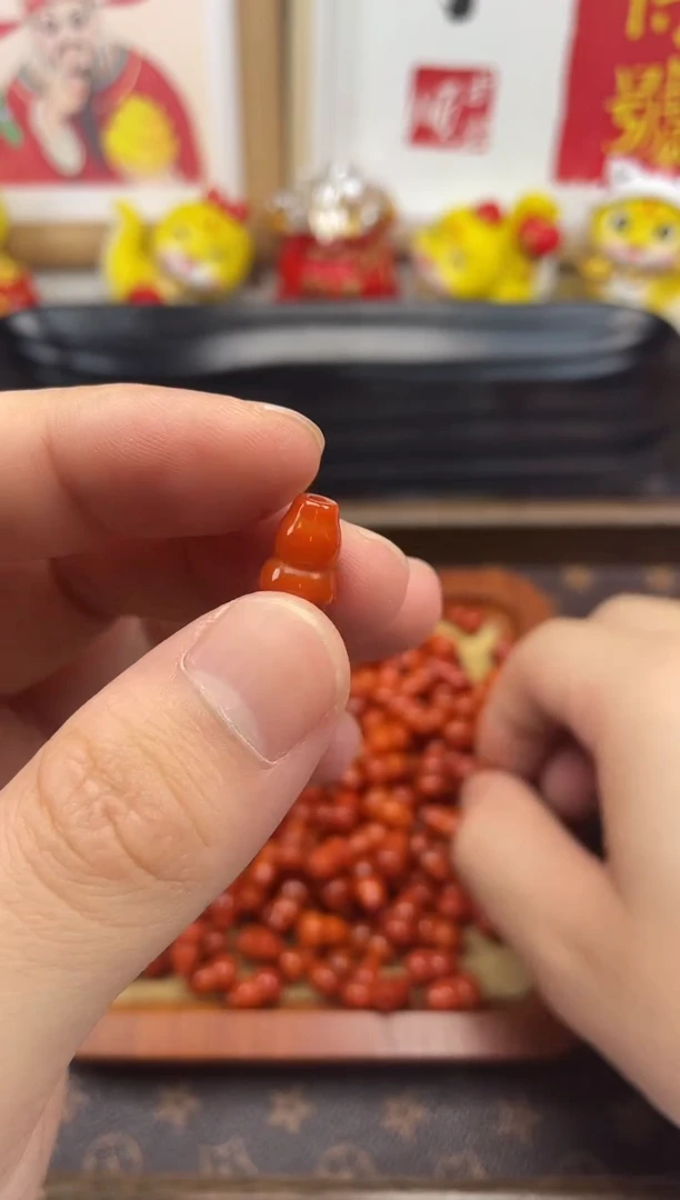 南红玛瑙.未镶嵌5号火焰红卡葫芦一颗