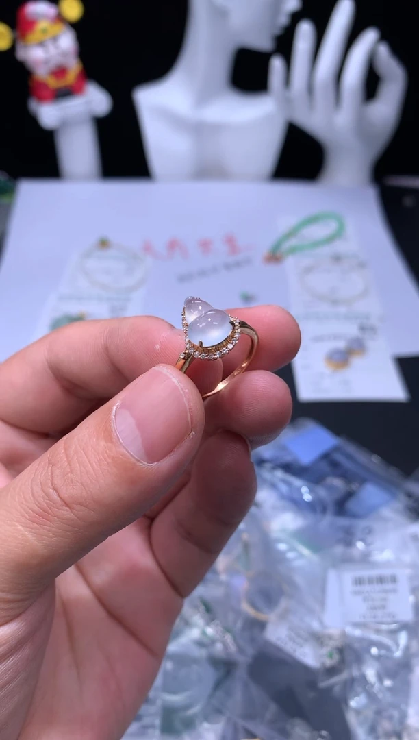 颈饰18K金镶嵌翡翠48小时鉴赏期 退货不扣服务费