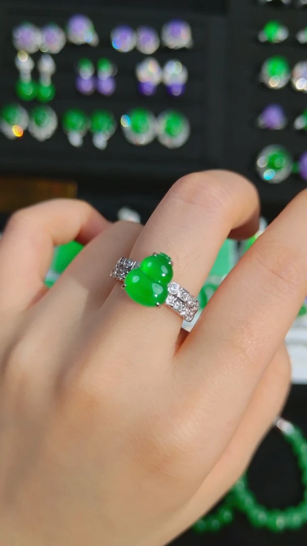 吊坠(不含链)18K金镶嵌翡翠葫芦戒指