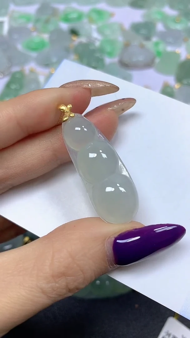 颈饰18K金镶嵌翡翠