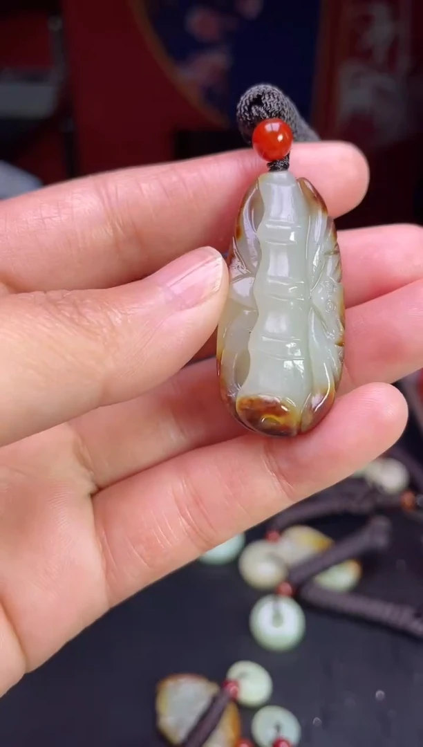 颈饰未镶嵌和田玉1