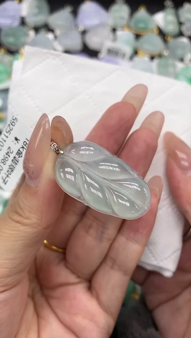 颈饰18K金镶嵌翡翠1111111111