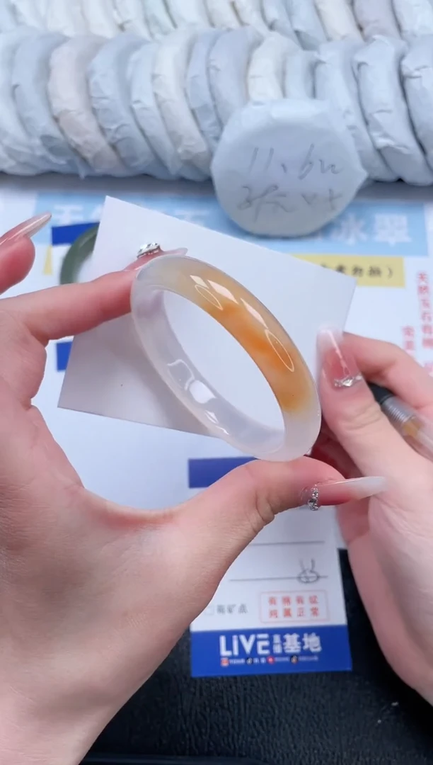 【闪购商品】石英质玉手镯未镶嵌T261-53