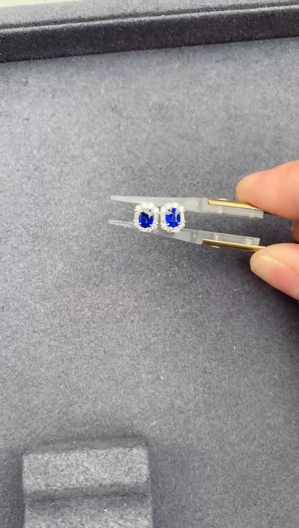 耳饰蓝宝石18K金镶嵌61分蓝宝石 GF