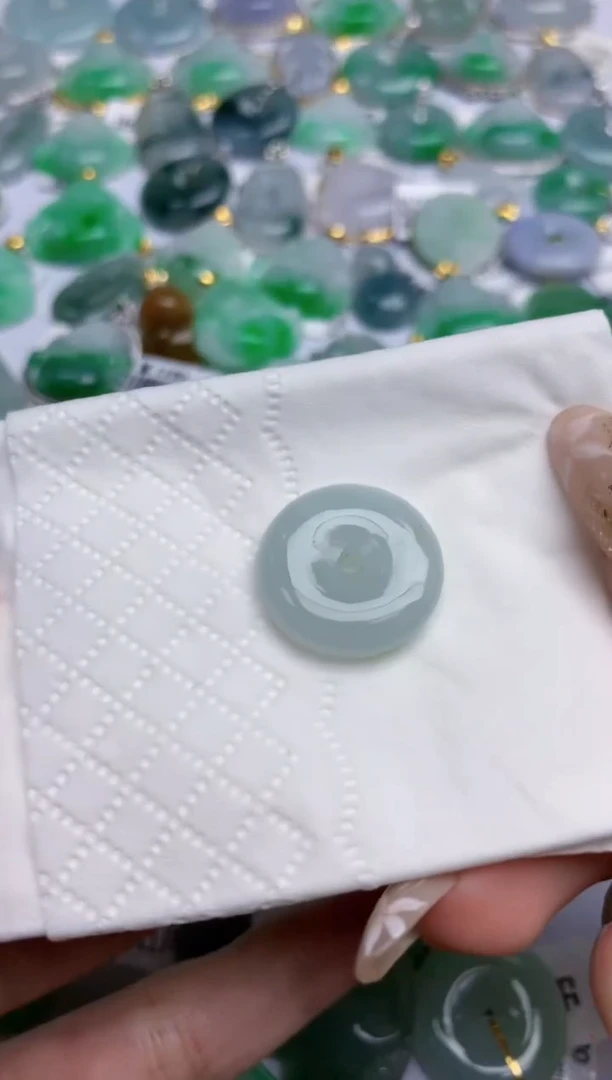 翡翠未镶嵌颈饰天然A货翡翠