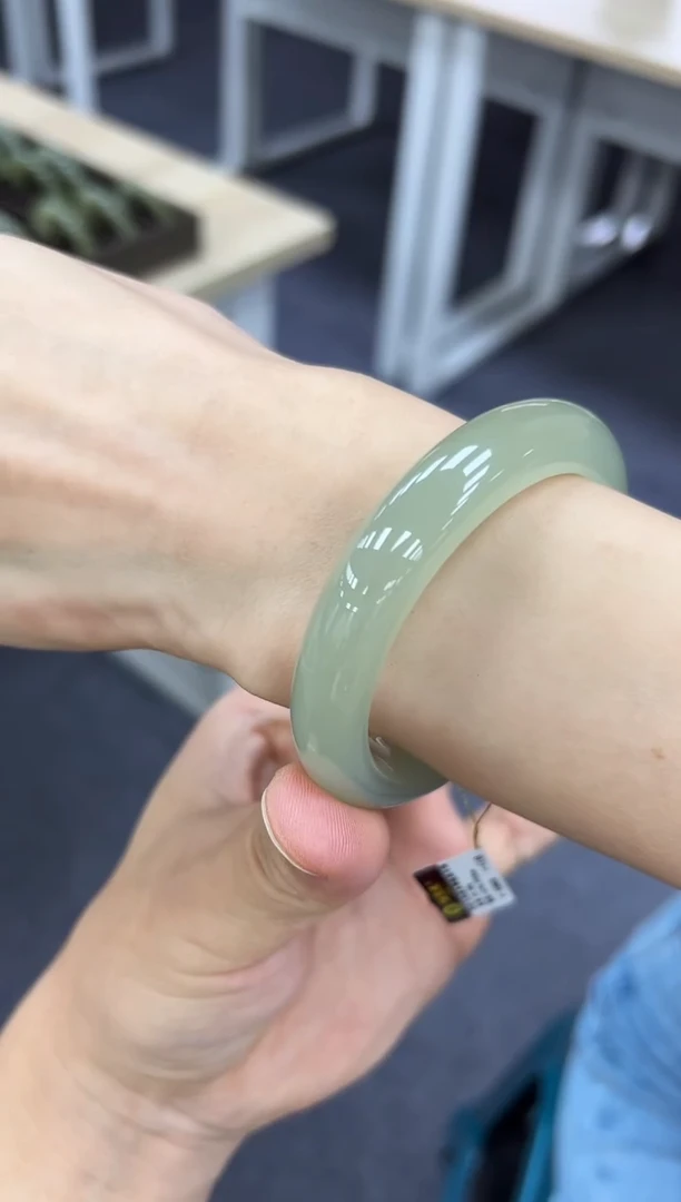 未镶嵌手镯和田玉山流水54  668