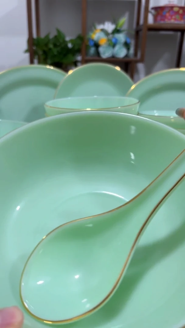 8.5英寸汤碗1个+大勺1个玉瓷