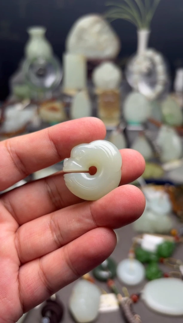 颈饰未镶嵌和田玉玉猪龙