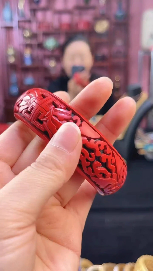 非遗 雕漆开窗缠枝莲古贝镯 59 带证