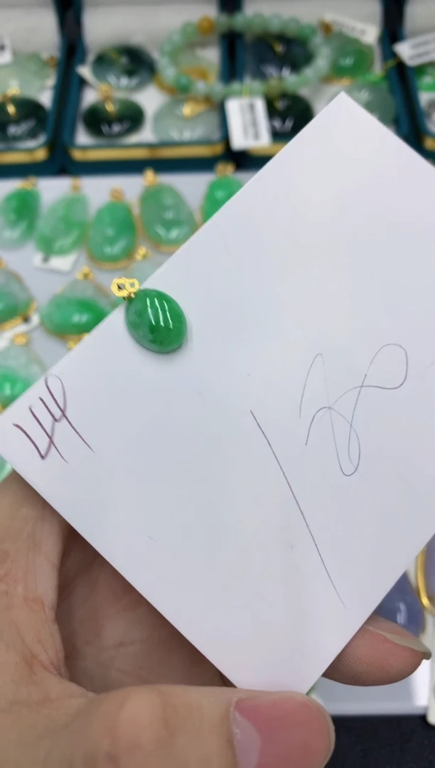 【闪购商品】翡翠颈饰18K金镶嵌号链接