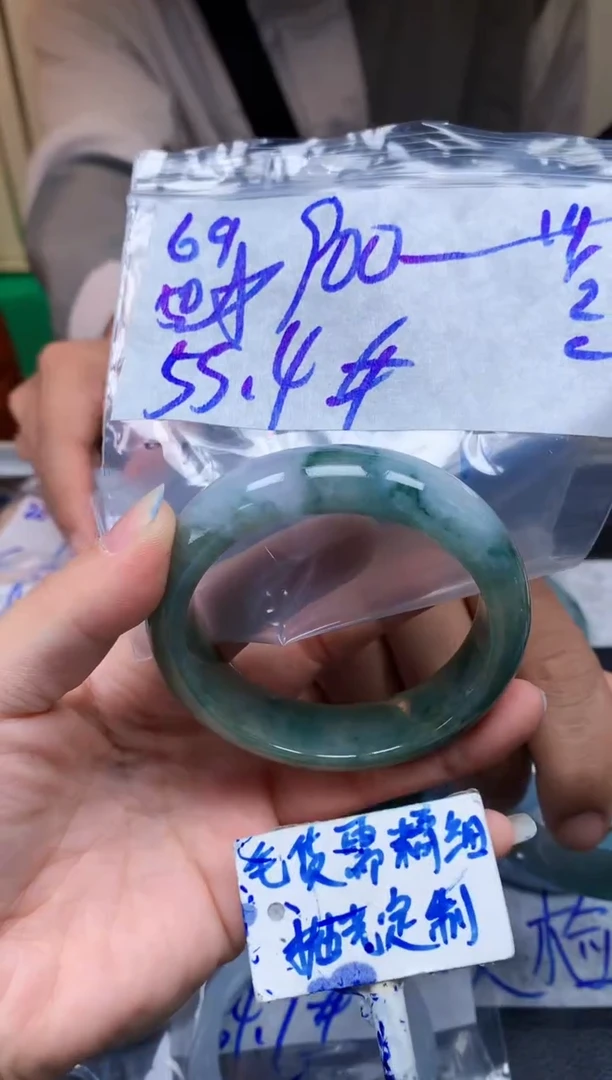 【闪购商品】定制翡翠未镶嵌69毛货需精细抛光手镯多样性拍一发一