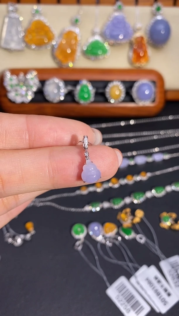 【闪购商品】翡翠颈饰18K金镶嵌吊坠