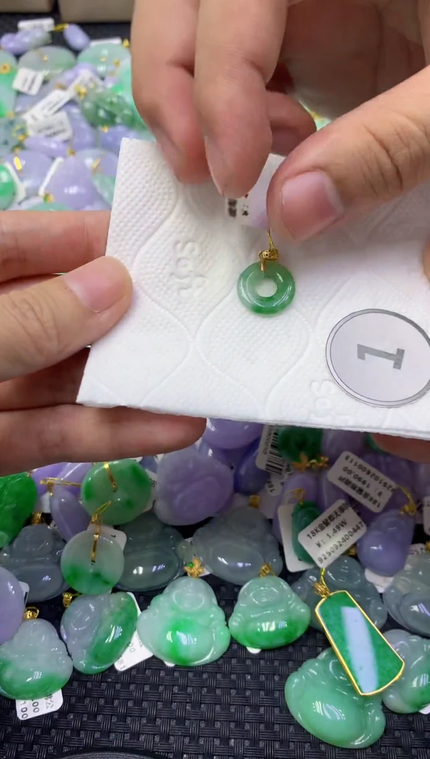 颈饰未镶嵌翡翠天然缅甸翡翠A货