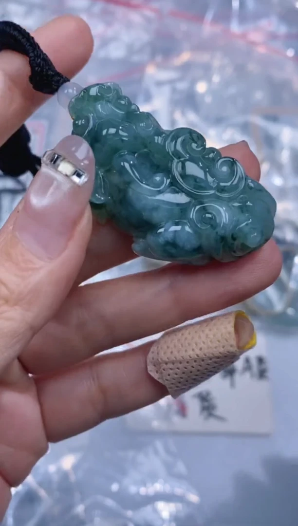 颈饰未镶嵌翡翠吊坠