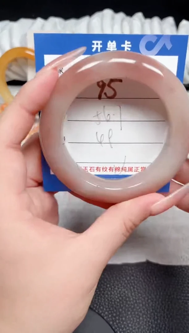 【闪购商品】石英质玉手镯未镶嵌95