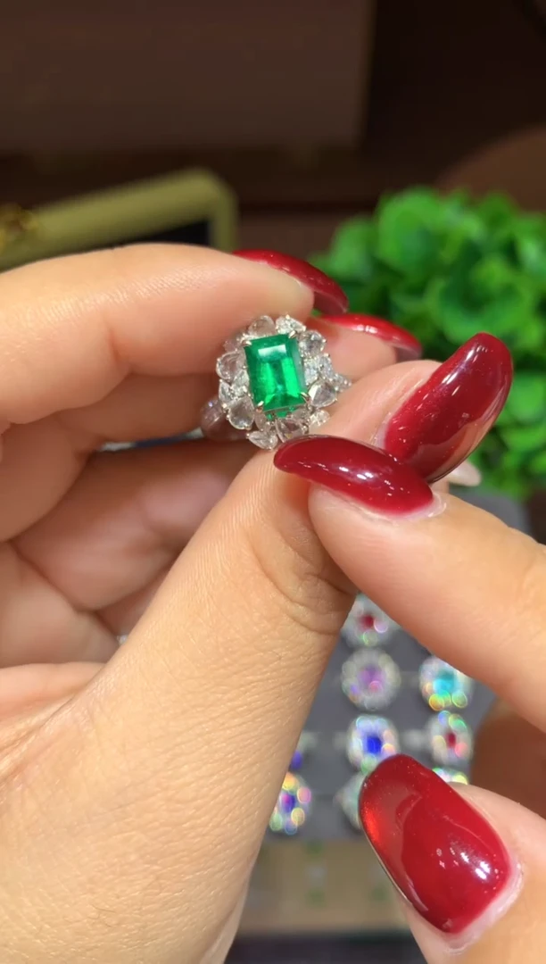 18K金镶嵌戒指祖母绿1.18ct