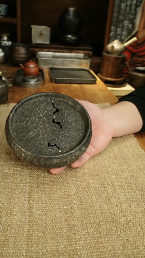 【闪购商品】足锡全手圆三足壶承