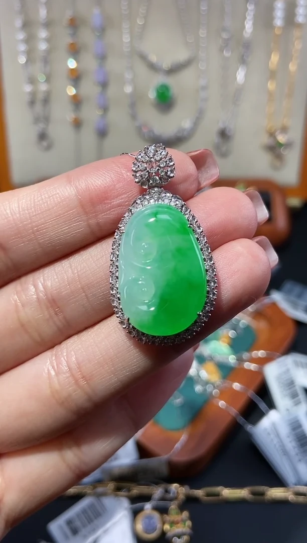 【闪购商品】翡翠颈饰18K金镶嵌吊坠