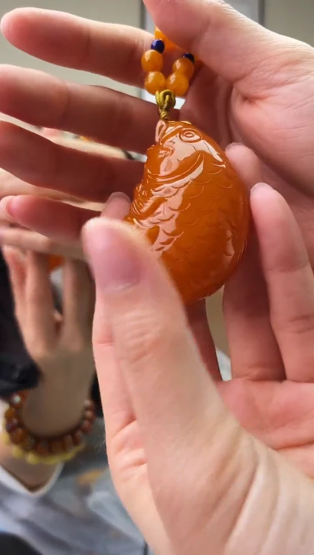 琥珀未镶嵌珠宝奇石T026假一罚十，多样性发一件