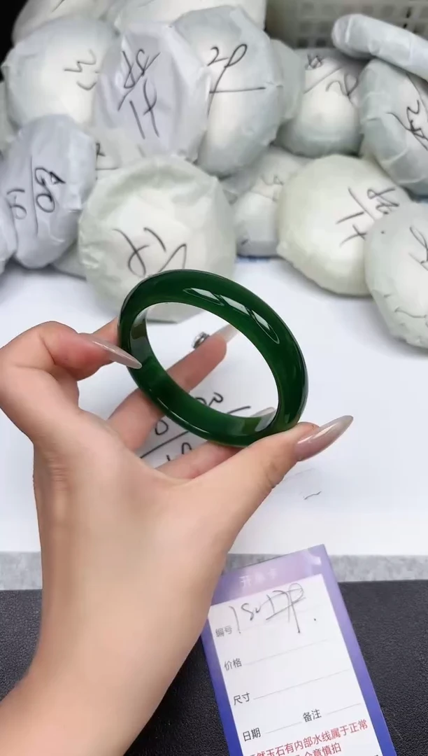 未镶嵌手镯石英质玉180/57.4