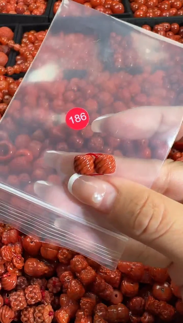 颈饰未镶嵌南红玛瑙1