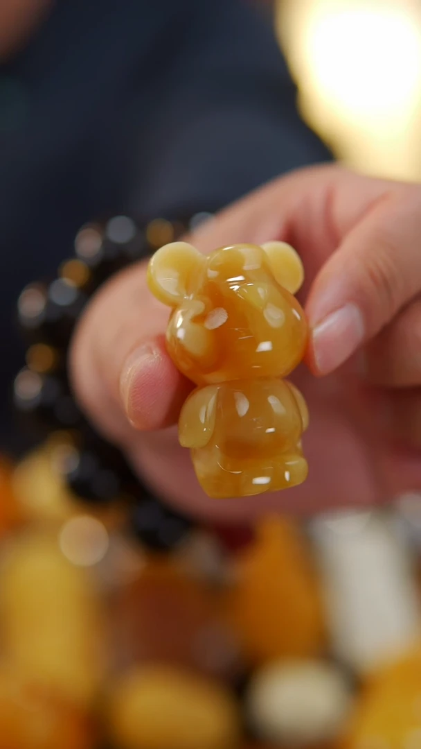 【闪购商品】蜜蜡裸石未镶嵌俄料奶咖妖花暴力熊21.6