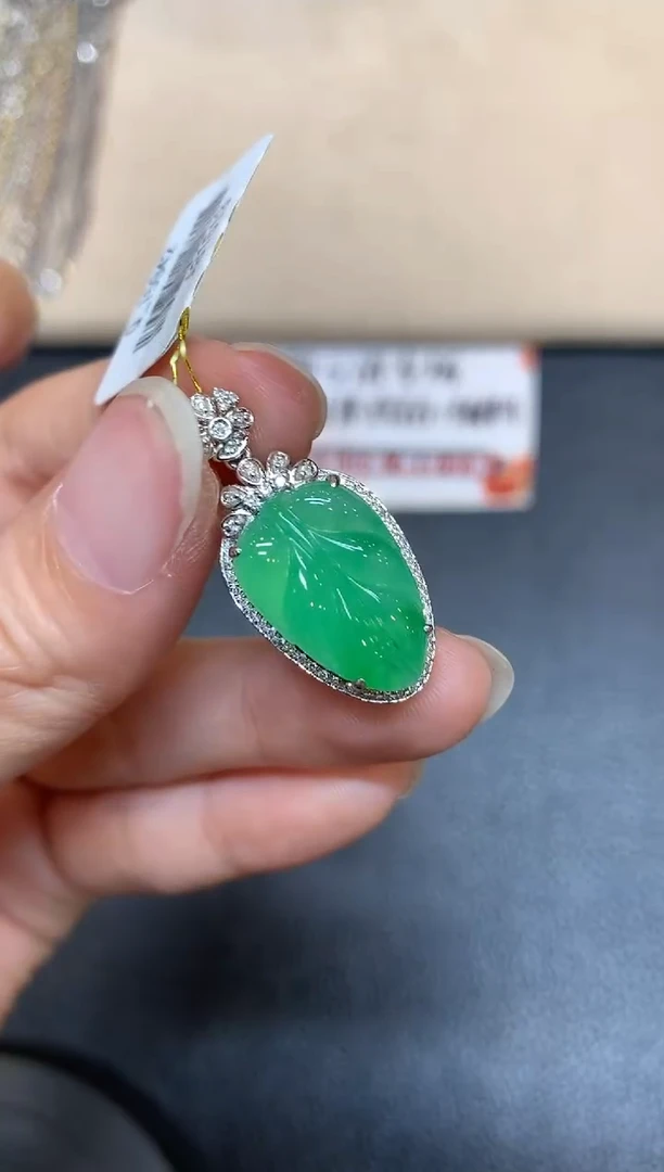 翡翠18K金镶嵌颈饰【无鉴赏期