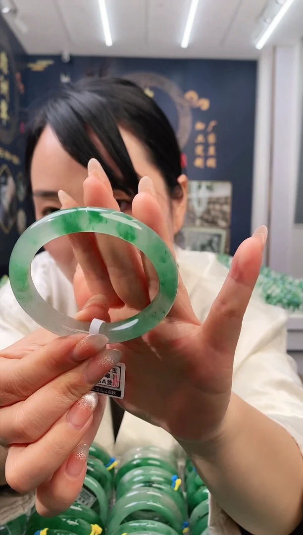 【闪购商品】石英质玉手镯未镶嵌79