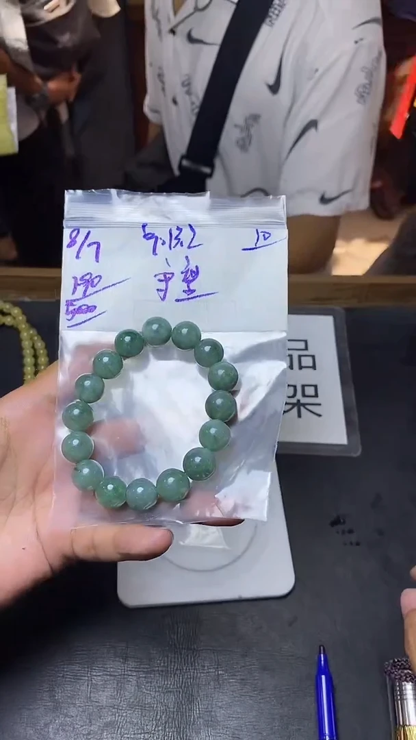 定制翡翠未镶嵌守**望翡翠毛货抛光拍一发一