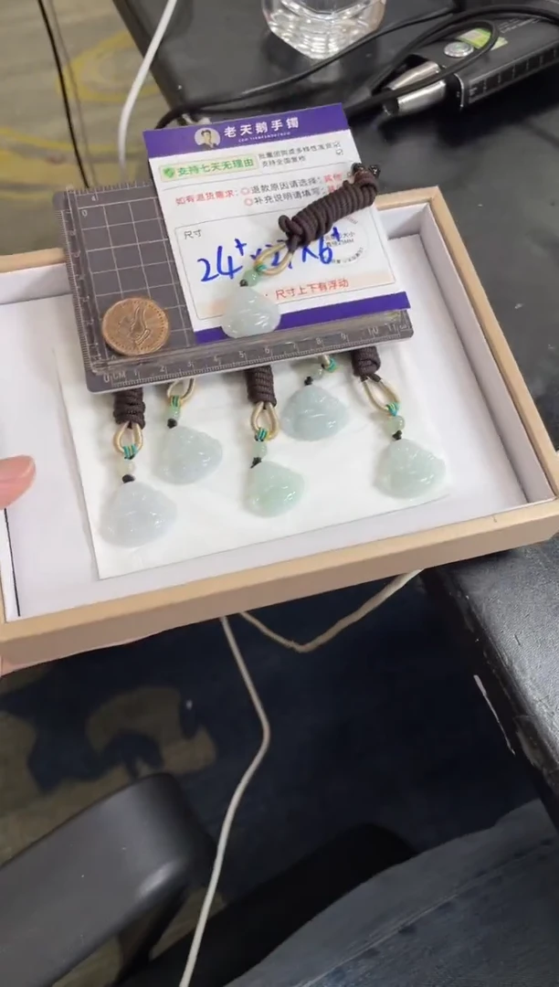 翡翠挂件未镶嵌佛公1配绳/多样性发其一ZBCP
