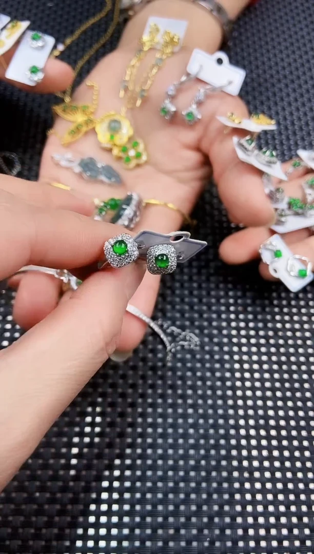 【闪购商品】翡翠耳饰未镶嵌111111111