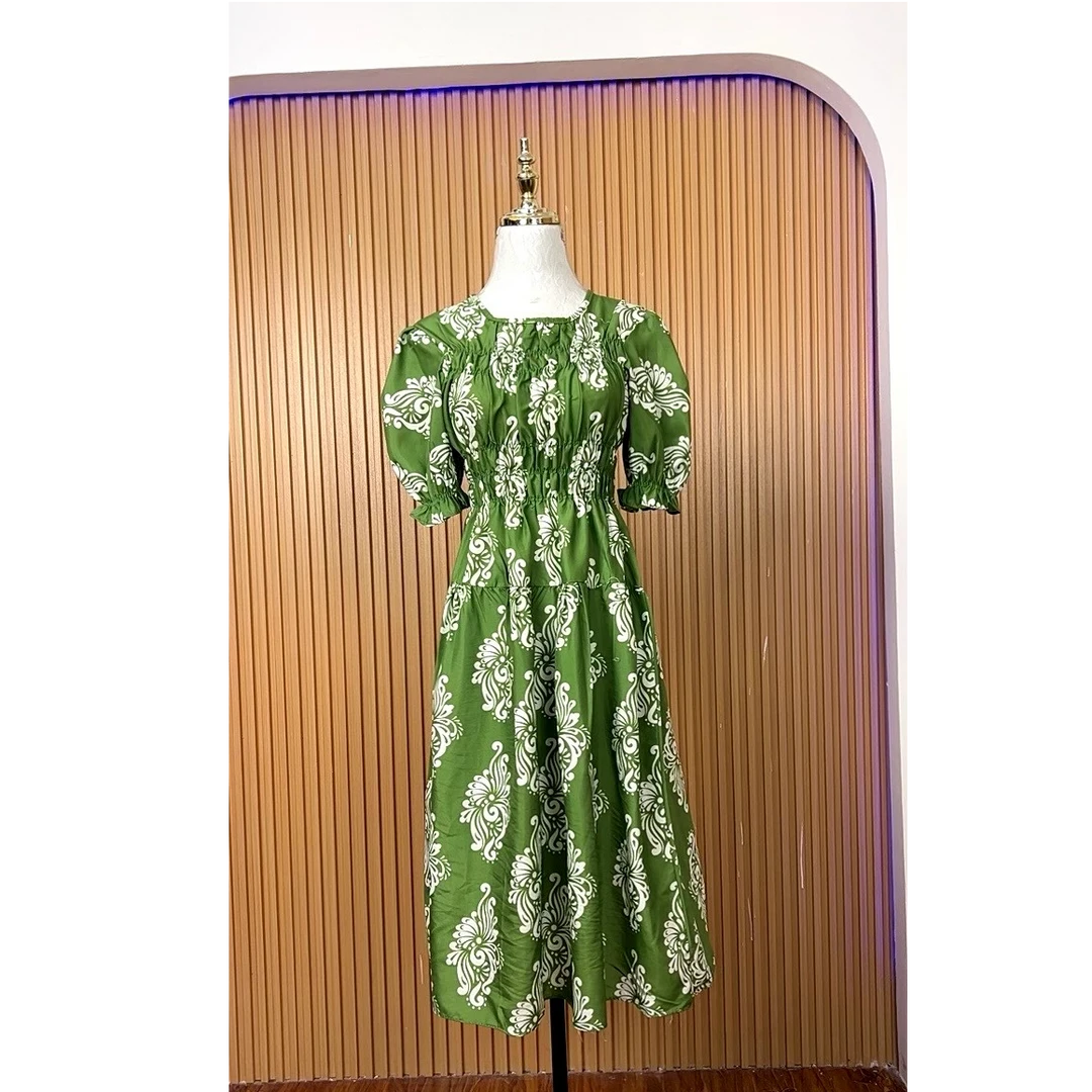 挂脖式显瘦收腰西装领长裙气质连衣裙翻领泡泡袖圆领碎花女装