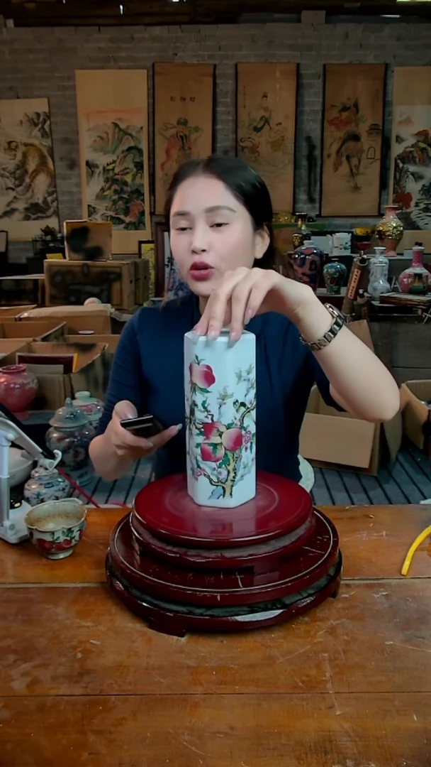 摆件陶景德镇陶瓷摆件寿桃笔筒