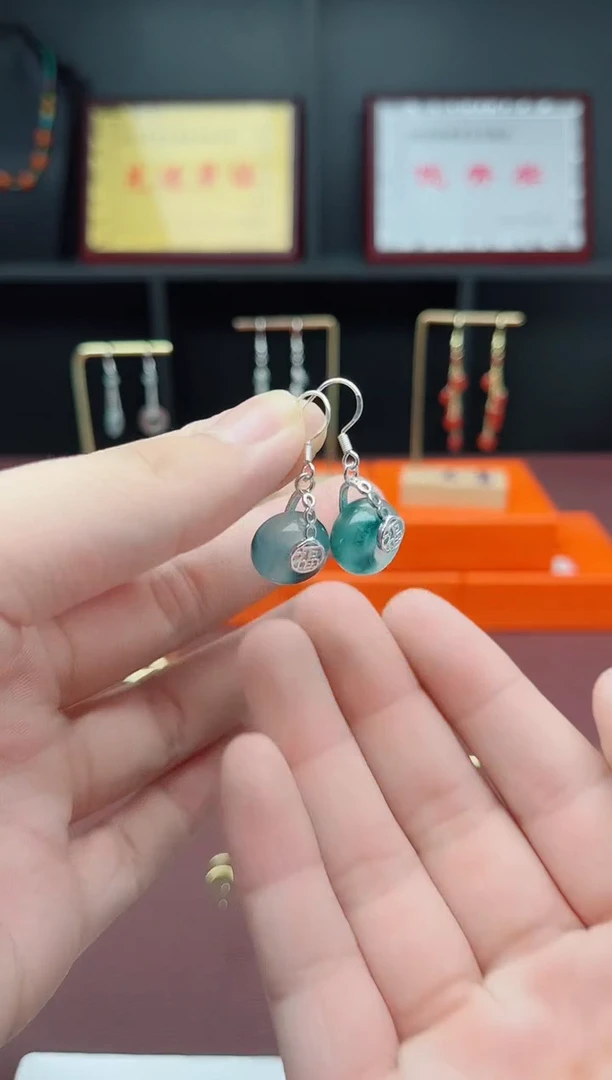 银S925镶嵌石英质玉（天山翠）耳饰721