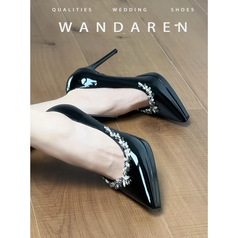 2025新款漆皮尖头水钻细跟绝美高跟鞋女黑色性感风约会穿搭单鞋女