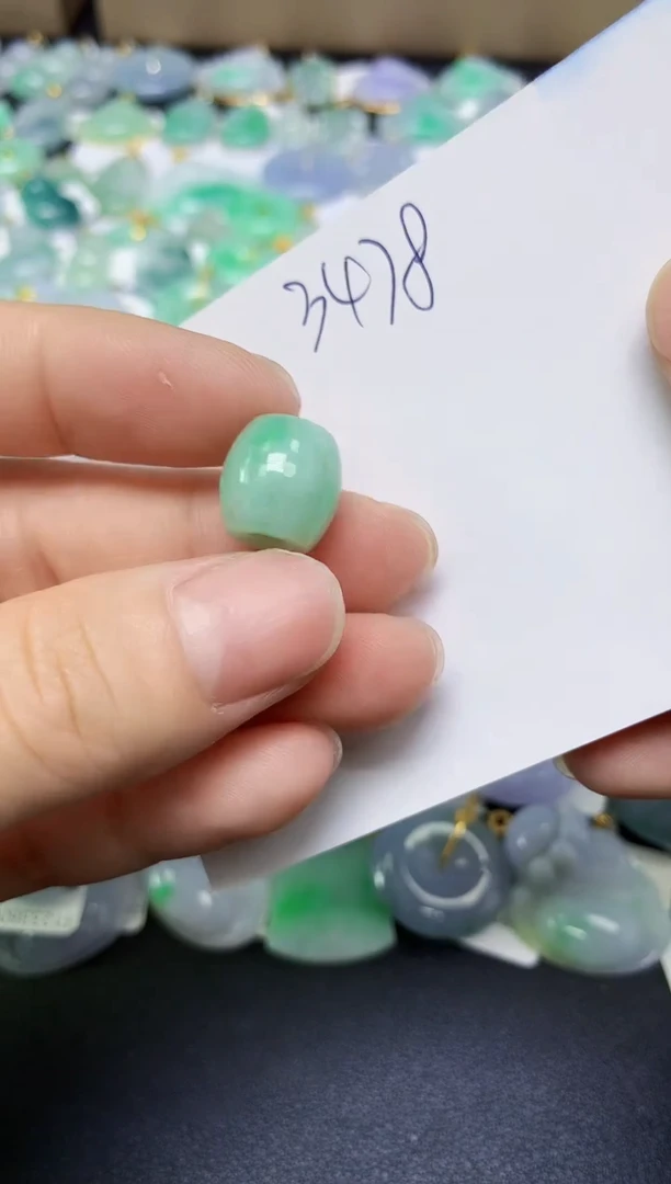 翡翠未镶嵌颈饰 天然缅甸翡翠A货